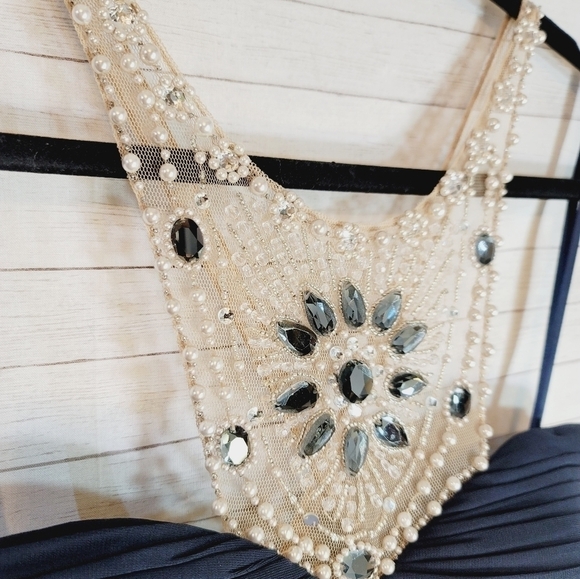 ADRIANNA PAPELL COLLECTION BEADED HALTER MAXI DRESS, SZ 10 - Picture 7 of 16